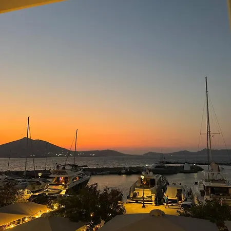 Portside Paradise *